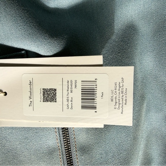 Gap x Beis Weekender - Picture 5 of 7